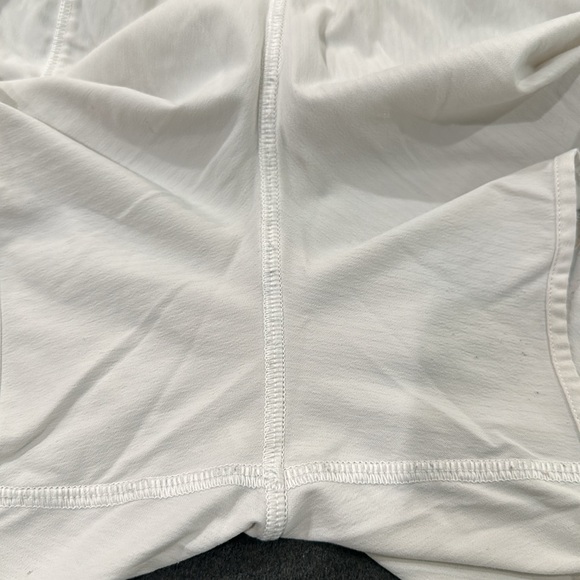 (6252) LULULEMON Hotty Hot Short II (Long 4") White/Barely Beige in Sz 6 *Loved - Picture 4 of 8